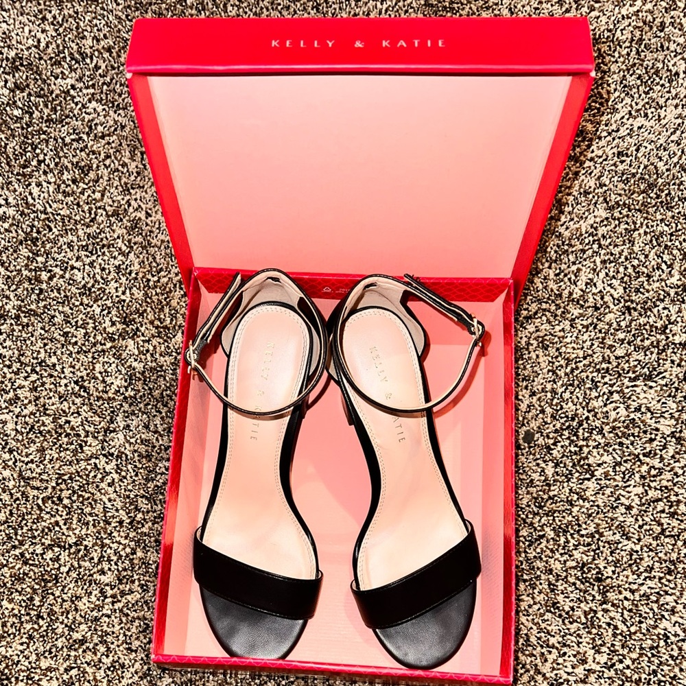 Kelly & Katie black heels: size 8.5